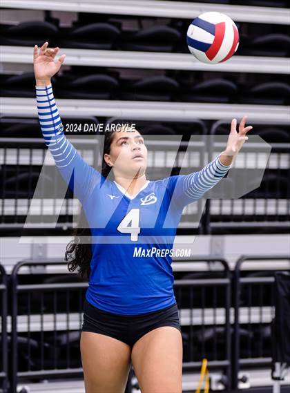 Thumbnail 3 in Orem vs. Dixie (UHSAA 4A Second Round) photogallery.