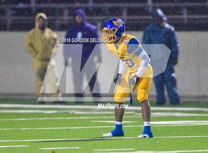Thumbnail 2 in La Vega vs. Argyle (UIL 4A Quarterfinal) photogallery.