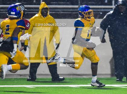 Thumbnail 1 in La Vega vs. Argyle (UIL 4A Quarterfinal) photogallery.