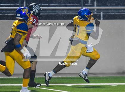 Thumbnail 3 in La Vega vs. Argyle (UIL 4A Quarterfinal) photogallery.