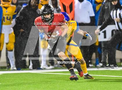 Thumbnail 3 in La Vega vs. Argyle (UIL 4A Quarterfinal) photogallery.