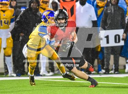 Thumbnail 2 in La Vega vs. Argyle (UIL 4A Quarterfinal) photogallery.