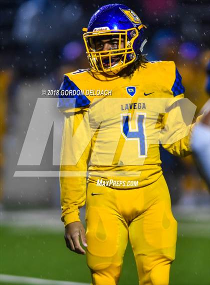 Thumbnail 3 in La Vega vs. Argyle (UIL 4A Quarterfinal) photogallery.