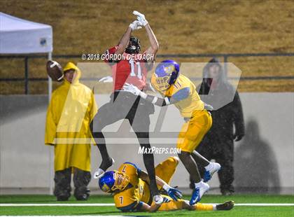 Thumbnail 1 in La Vega vs. Argyle (UIL 4A Quarterfinal) photogallery.