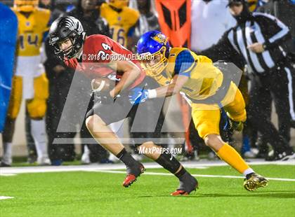 Thumbnail 2 in La Vega vs. Argyle (UIL 4A Quarterfinal) photogallery.