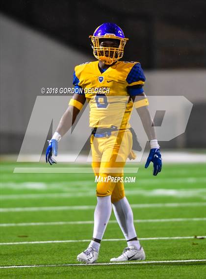 Thumbnail 3 in La Vega vs. Argyle (UIL 4A Quarterfinal) photogallery.