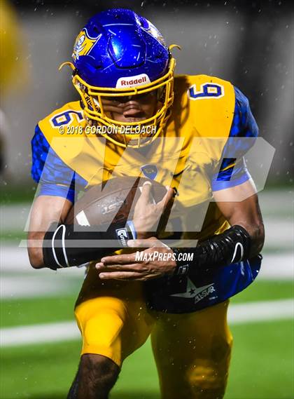 Thumbnail 3 in La Vega vs. Argyle (UIL 4A Quarterfinal) photogallery.