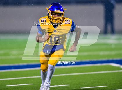 Thumbnail 1 in La Vega vs. Argyle (UIL 4A Quarterfinal) photogallery.