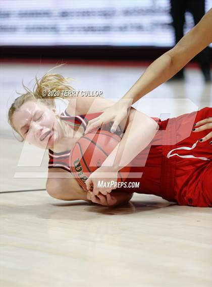Thumbnail 3 in Springville vs. Highland (UHSAA 5A Final) photogallery.