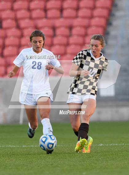 Thumbnail 3 in Fremont vs. Davis (UHSAA 5A Final) photogallery.