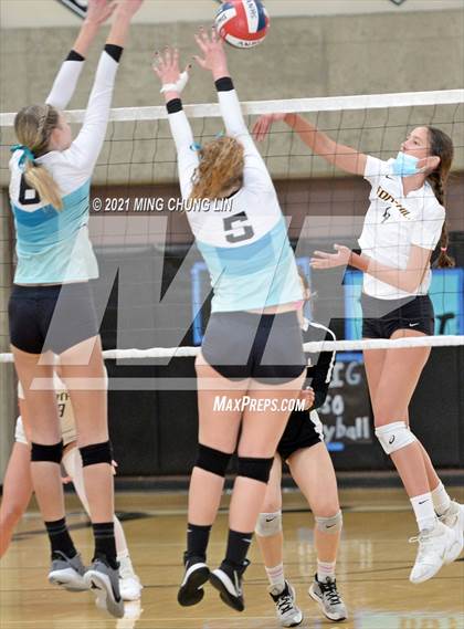 Thumbnail 3 in Foothill @ Aliso Niguel photogallery.