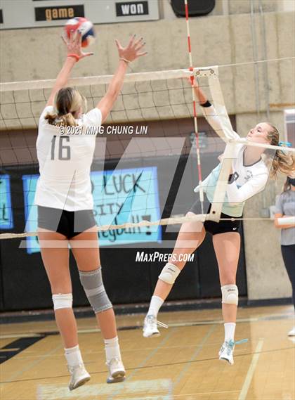 Thumbnail 3 in Foothill @ Aliso Niguel photogallery.