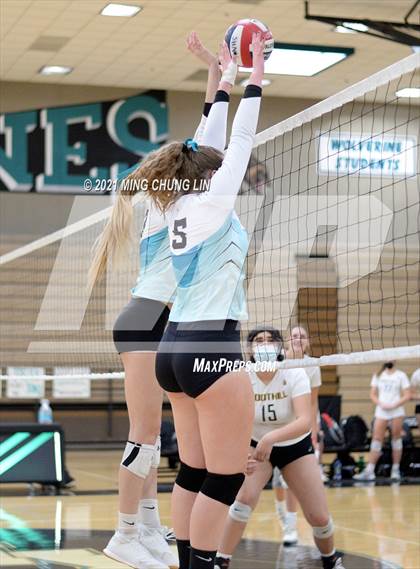 Thumbnail 3 in Foothill @ Aliso Niguel photogallery.