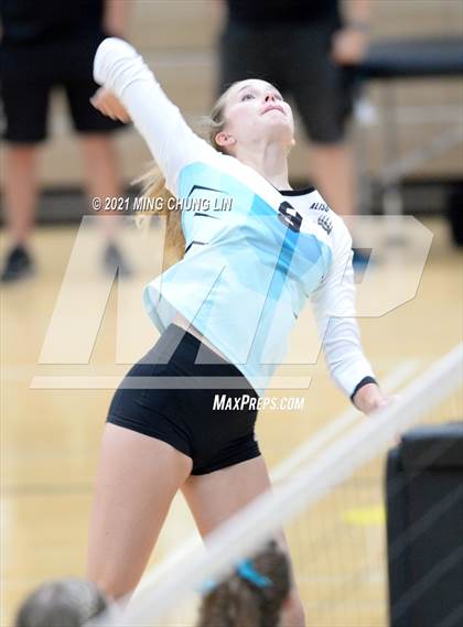 Thumbnail 1 in Foothill @ Aliso Niguel photogallery.