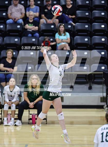 Thumbnail 3 in Santo vs Comanche (scrimmage) photogallery.