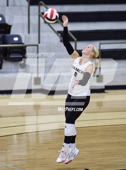 Thumbnail 2 in Santo vs Comanche (scrimmage) photogallery.