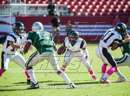 Thumbnail 3 in James Logan vs. De La Salle photogallery.
