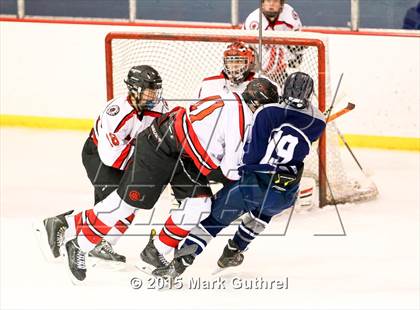 Thumbnail 2 in JV: SLUH vs. Chaminade photogallery.