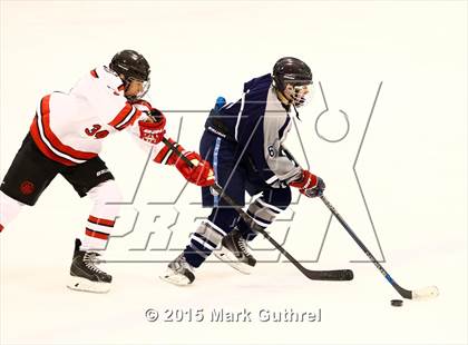 Thumbnail 2 in JV: SLUH vs. Chaminade photogallery.