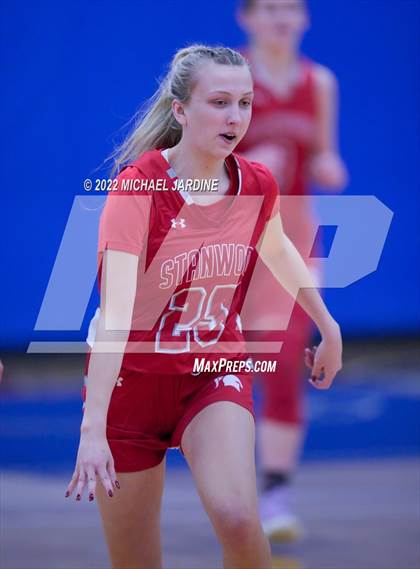 Thumbnail 2 in Garfield vs. Stanwood (WIAA 3A Regional Playoffs) photogallery.