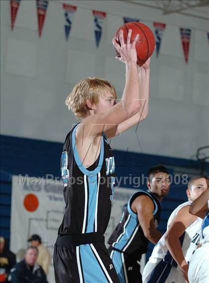 Thumbnail 3 in Downey vs. Atwater (Les Curry Invitational) photogallery.