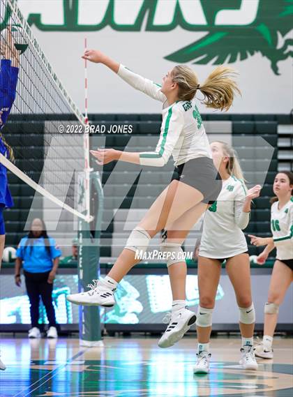 Thumbnail 2 in Green Hill vs. Wilson Central (TSSAA District 9-AAA Semi-Final) photogallery.