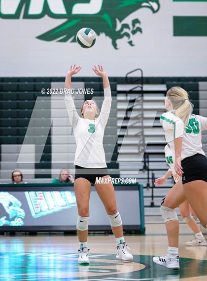 Thumbnail 1 in Green Hill vs. Wilson Central (TSSAA District 9-AAA Semi-Final) photogallery.