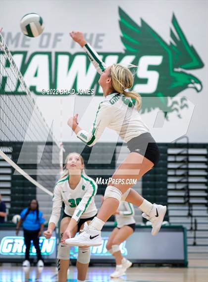 Thumbnail 2 in Green Hill vs. Wilson Central (TSSAA District 9-AAA Semi-Final) photogallery.