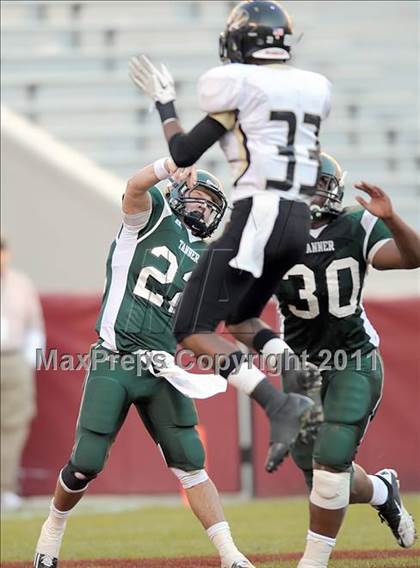 Thumbnail 1 in Tanner vs. Elba (AHSAA 2A Final) photogallery.