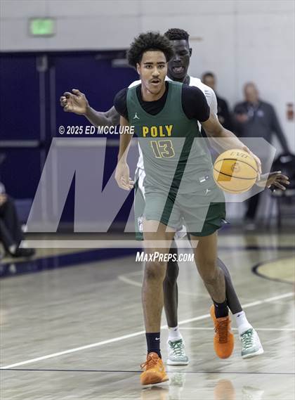 Thumbnail 3 in Fairmont Prep vs. Long Beach Poly photogallery.