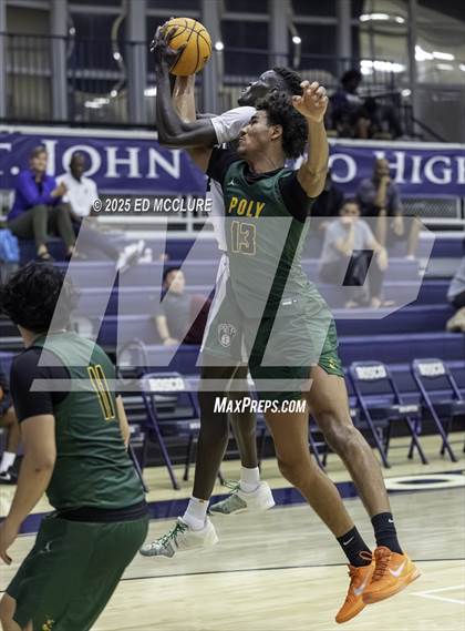 Thumbnail 1 in Fairmont Prep vs. Long Beach Poly photogallery.