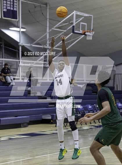 Thumbnail 3 in Fairmont Prep vs. Long Beach Poly photogallery.