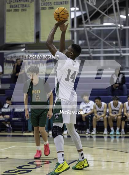 Thumbnail 3 in Fairmont Prep vs. Long Beach Poly photogallery.
