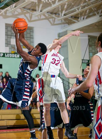 Thumbnail 3 in New Hartford vs. Syracuse Academy of Science photogallery.