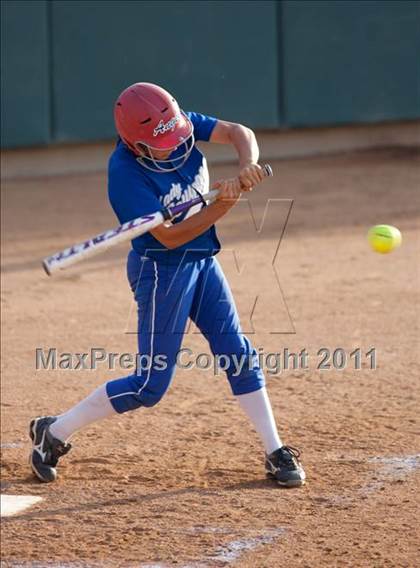Thumbnail 3 in La Canada vs. Beaumont (CIF SS D5 Final) photogallery.