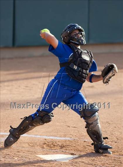 Thumbnail 2 in La Canada vs. Beaumont (CIF SS D5 Final) photogallery.