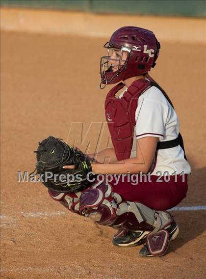 Thumbnail 2 in La Canada vs. Beaumont (CIF SS D5 Final) photogallery.