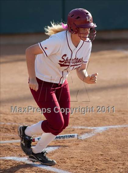 Thumbnail 3 in La Canada vs. Beaumont (CIF SS D5 Final) photogallery.