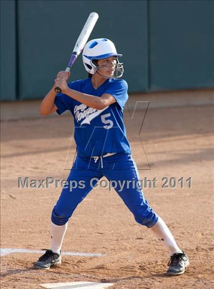 Thumbnail 3 in La Canada vs. Beaumont (CIF SS D5 Final) photogallery.