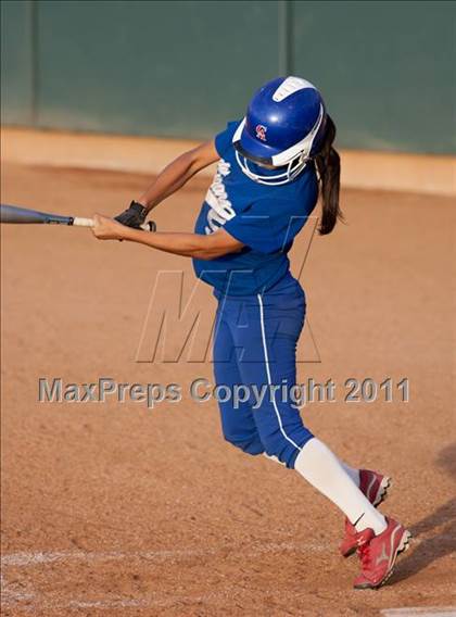 Thumbnail 3 in La Canada vs. Beaumont (CIF SS D5 Final) photogallery.