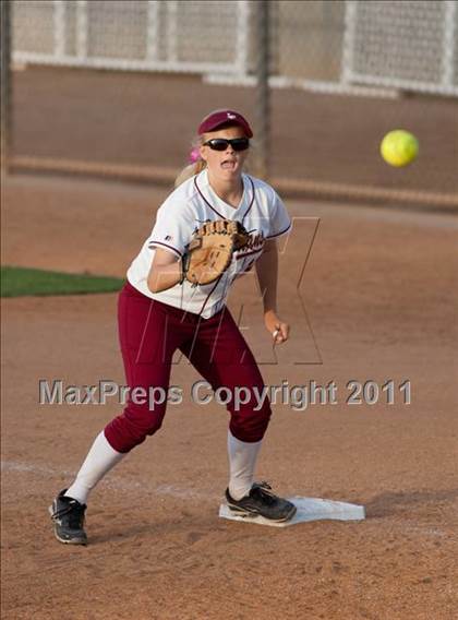 Thumbnail 3 in La Canada vs. Beaumont (CIF SS D5 Final) photogallery.