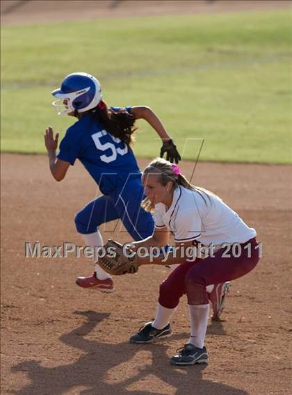 Thumbnail 1 in La Canada vs. Beaumont (CIF SS D5 Final) photogallery.