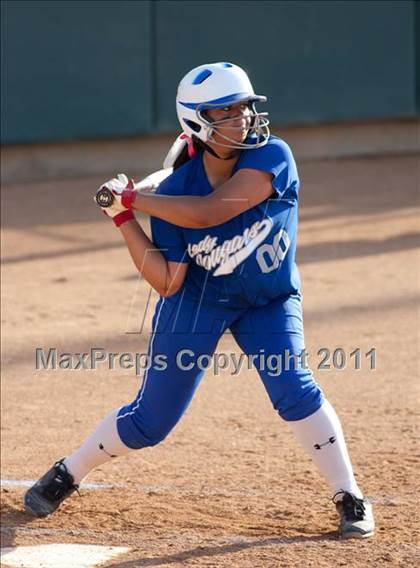 Thumbnail 2 in La Canada vs. Beaumont (CIF SS D5 Final) photogallery.