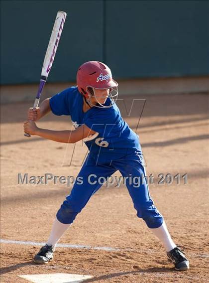 Thumbnail 3 in La Canada vs. Beaumont (CIF SS D5 Final) photogallery.