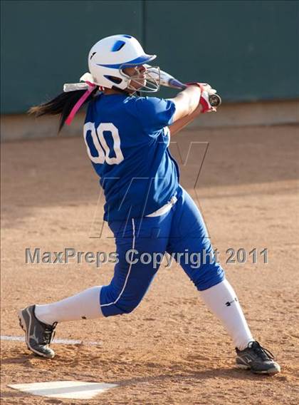 Thumbnail 2 in La Canada vs. Beaumont (CIF SS D5 Final) photogallery.