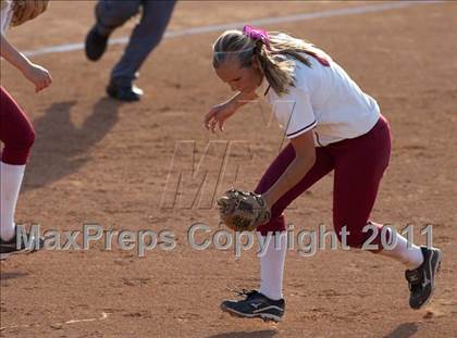 Thumbnail 2 in La Canada vs. Beaumont (CIF SS D5 Final) photogallery.