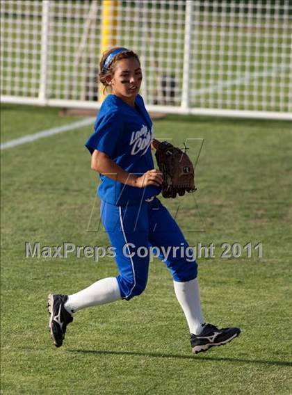 Thumbnail 1 in La Canada vs. Beaumont (CIF SS D5 Final) photogallery.