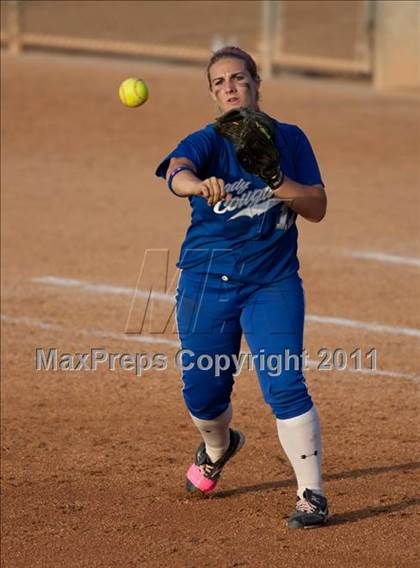 Thumbnail 2 in La Canada vs. Beaumont (CIF SS D5 Final) photogallery.