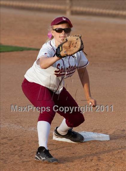 Thumbnail 2 in La Canada vs. Beaumont (CIF SS D5 Final) photogallery.