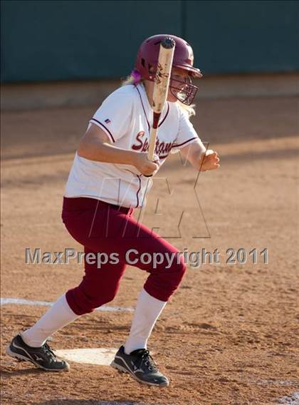 Thumbnail 2 in La Canada vs. Beaumont (CIF SS D5 Final) photogallery.